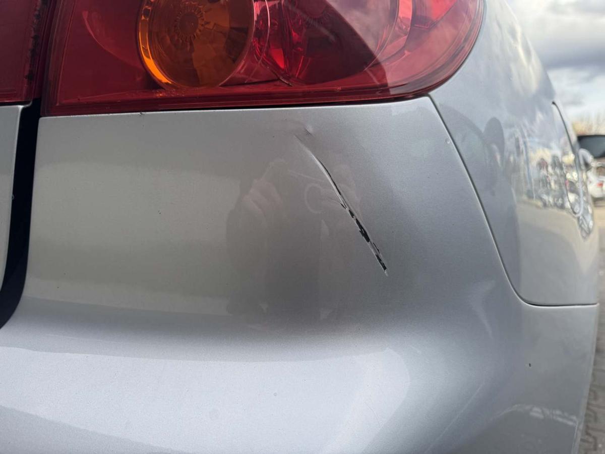 Mazda 3 BK Bj.2004 original Sto&szlig;stange Stossf&auml;nger hinten Silber 4-T&uuml;rer Limousine